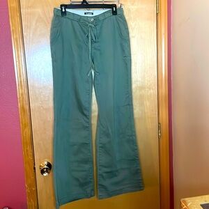 Flamingo flare green pants with pockets. Zip,button closure and drawstring waist
